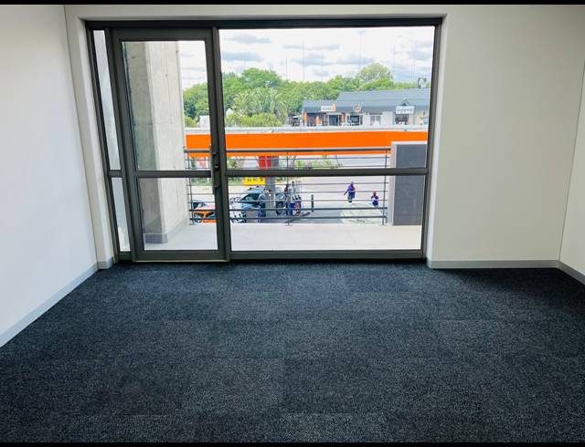 250M² OFFICE TO LET IN FOURWAYS